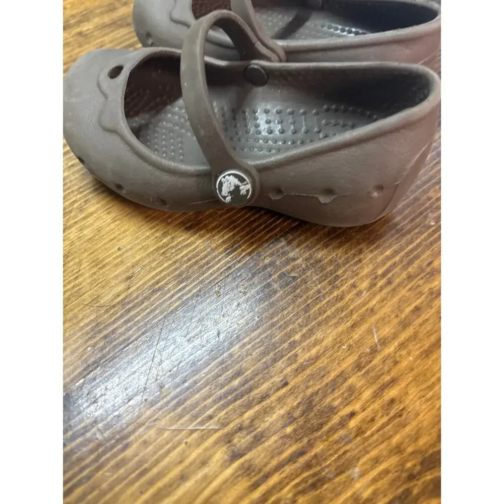 Crocs‎ Brown Flats Size C4/5